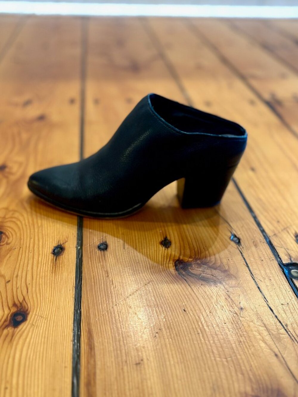 Dolce Vita Roya Black Leather Pointed Toe Mules, size 7 - Picture 9 of 10